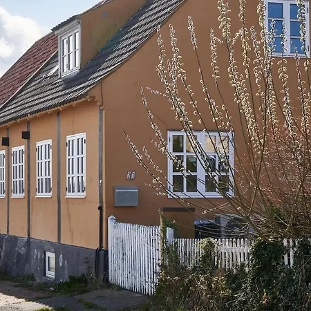 Charmerende Fiskerhus I Aarsdale Dom wakacyjny Svaneke