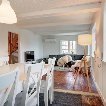 Charmerende Fiskerhus I Aarsdale * Svaneke